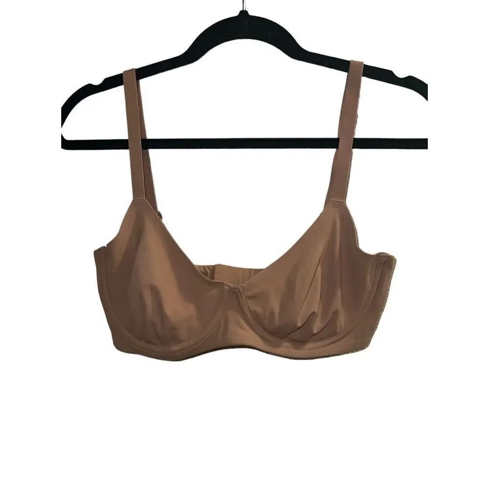 ✨Skims Fit Everybody T-SHIRT BRA Tan Sz 36D✨